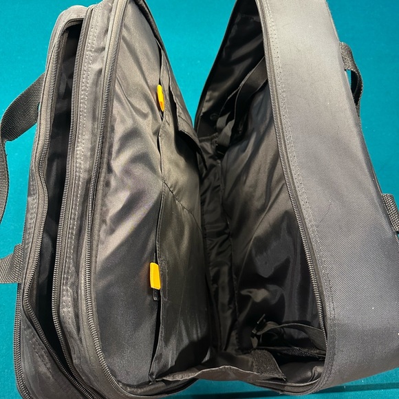 🎒 Targus Rolling Laptop Backpack AC0091 - Professional Travel Companion - Picture 6 of 9